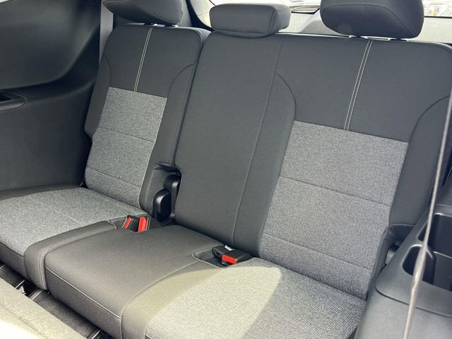 New 2025 GMC Acadia Elevation image 25