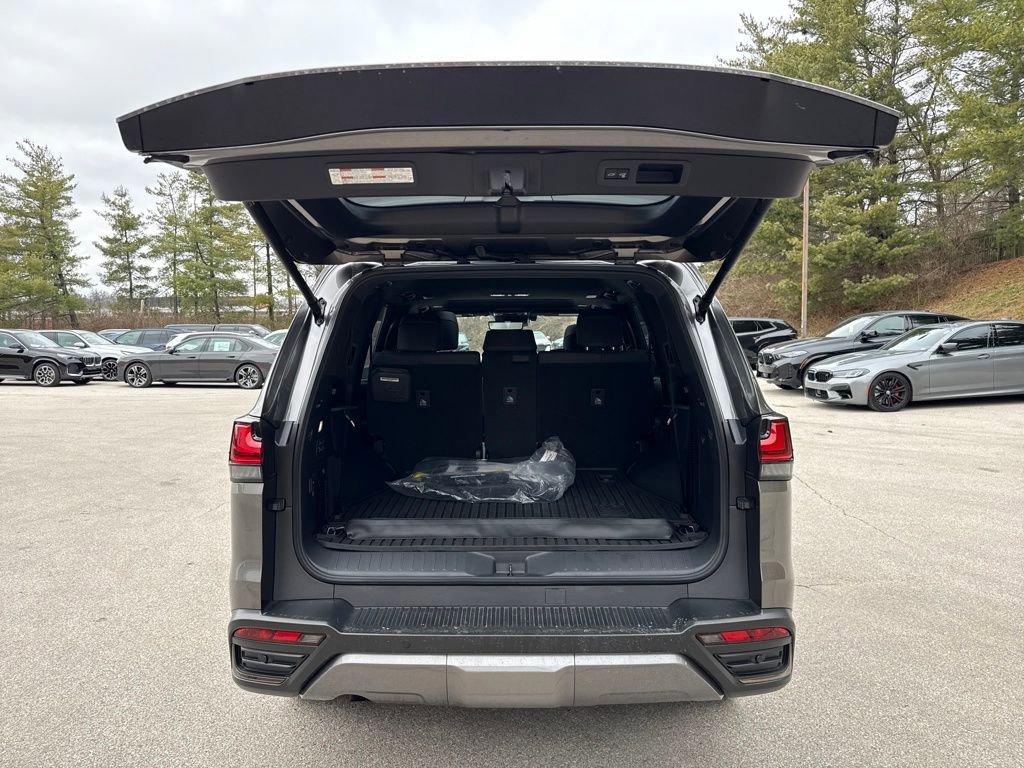 Used 2025 Lexus LX 600 4WD w/ Appearance Package image 30