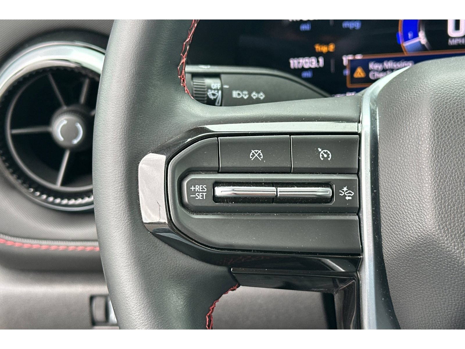 Used 2025 Chevrolet Colorado Z71 AWD/4WD image 27
