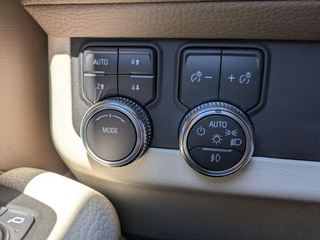 Used 2023 GMC Yukon XL Denali AWD/4WD image 27