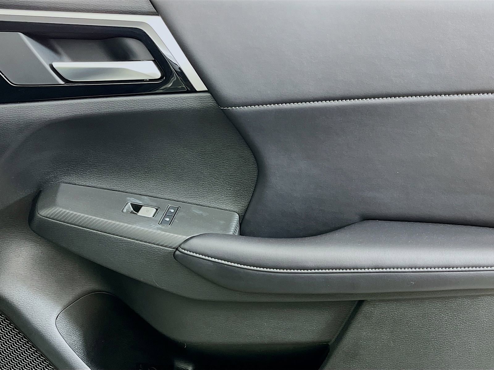 Used 2024 Mitsubishi Outlander SE image 35