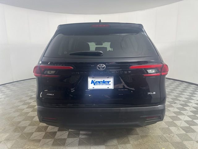 Used 2024 Toyota Grand Highlander XLE image 3