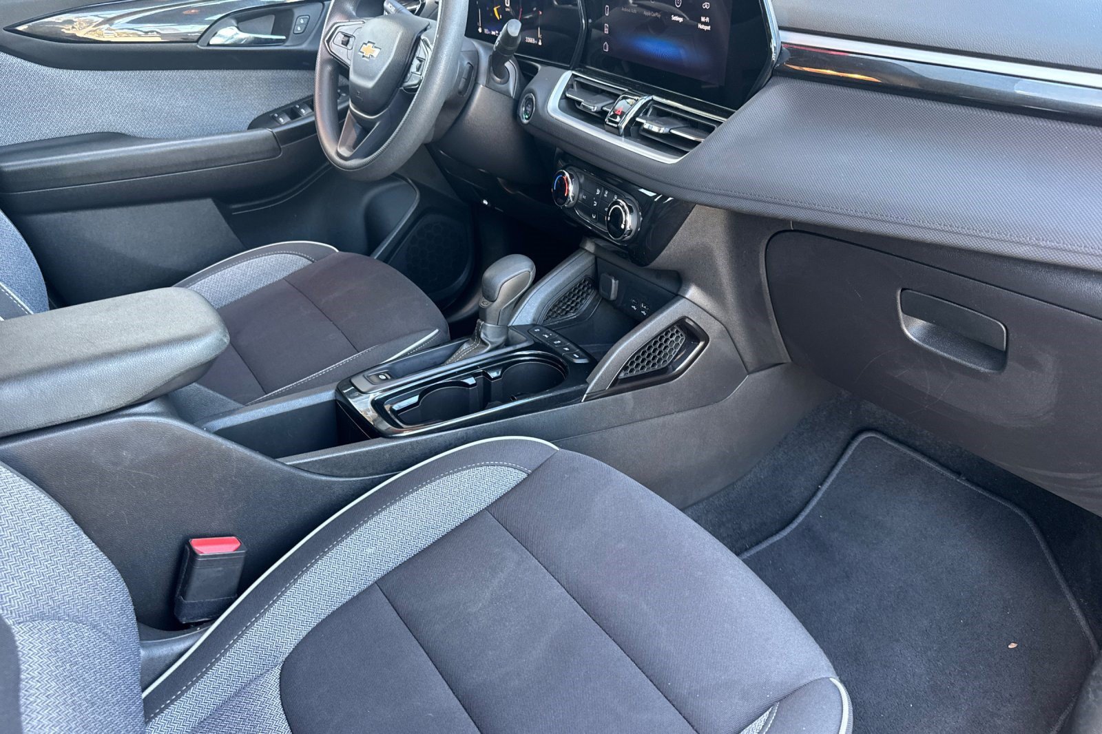 Used 2025 Chevrolet TrailBlazer LT w/ Driver Confidence Package AWD/4WD image 32