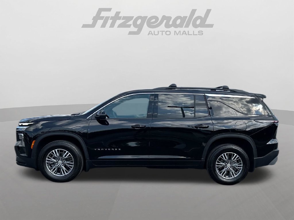 Used 2025 Chevrolet Traverse LT w/ LPO, Floor Liner Package FWD image 5
