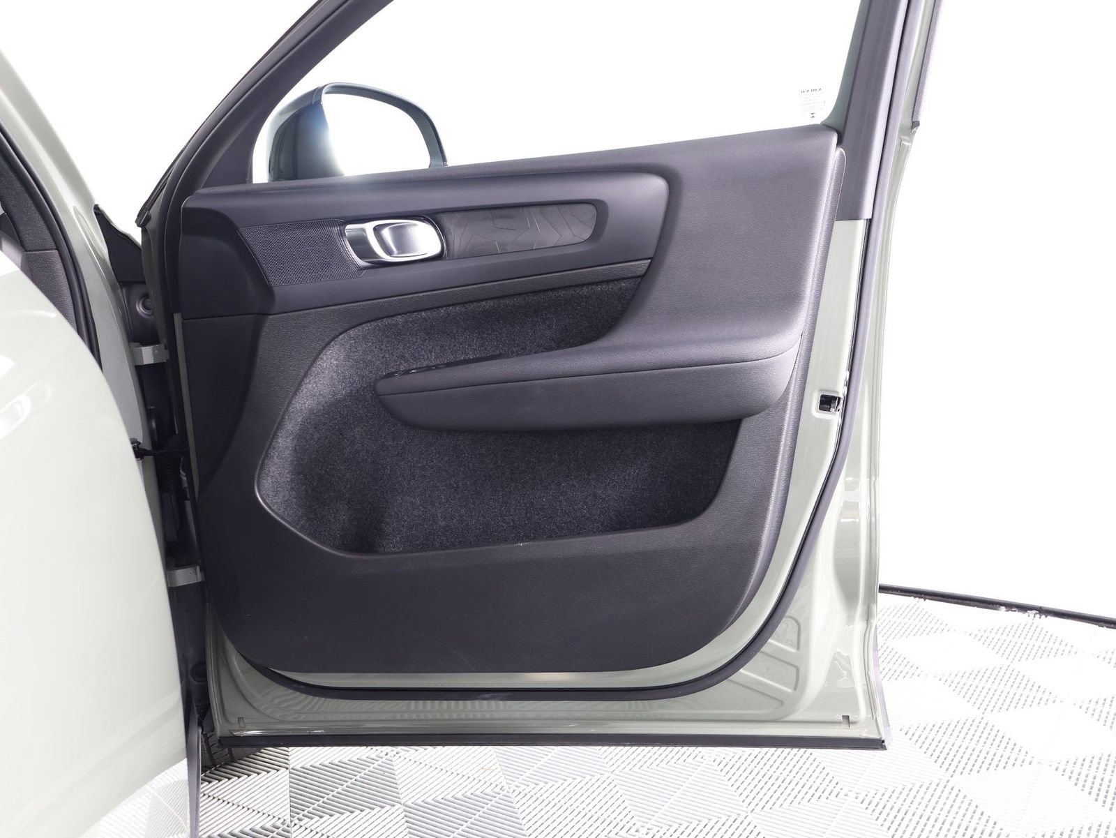 Used 2023 Volvo C40 P8 Recharge Plus w/ Protection Package Premier AWD/4WD image 21