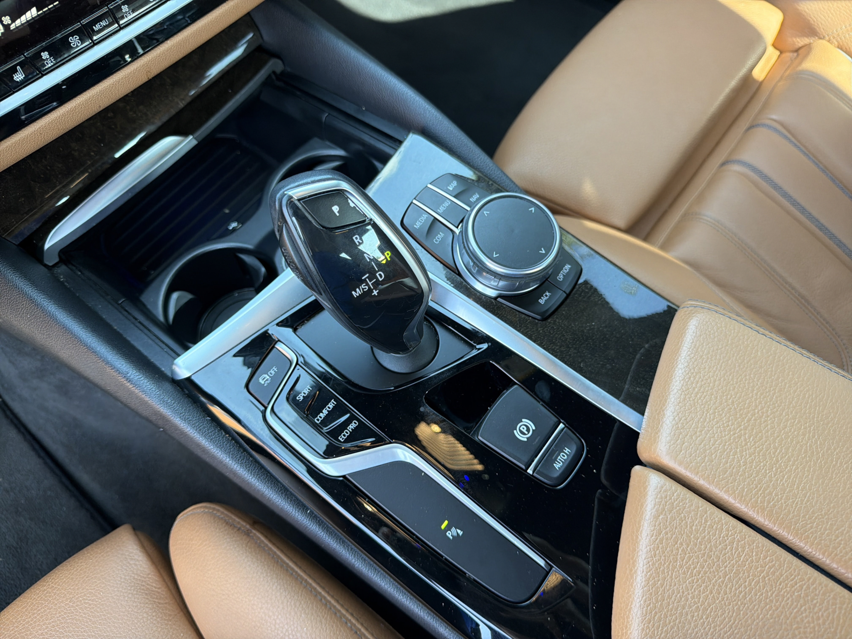 Used 2018 BMW 530i w/ Premium Package RWD image 15