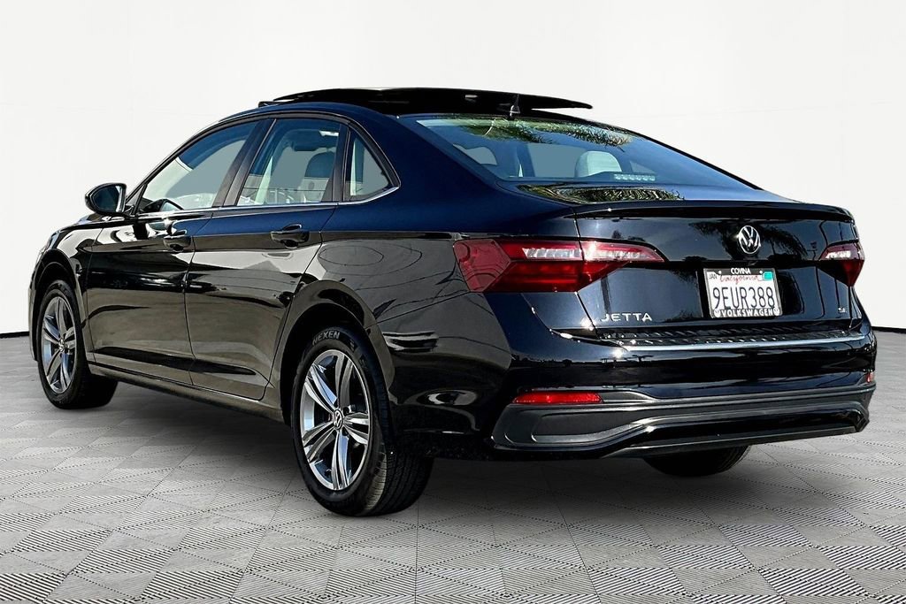 Used 2023 Volkswagen Jetta SE w/ Panoramic Sunroof Package image 4
