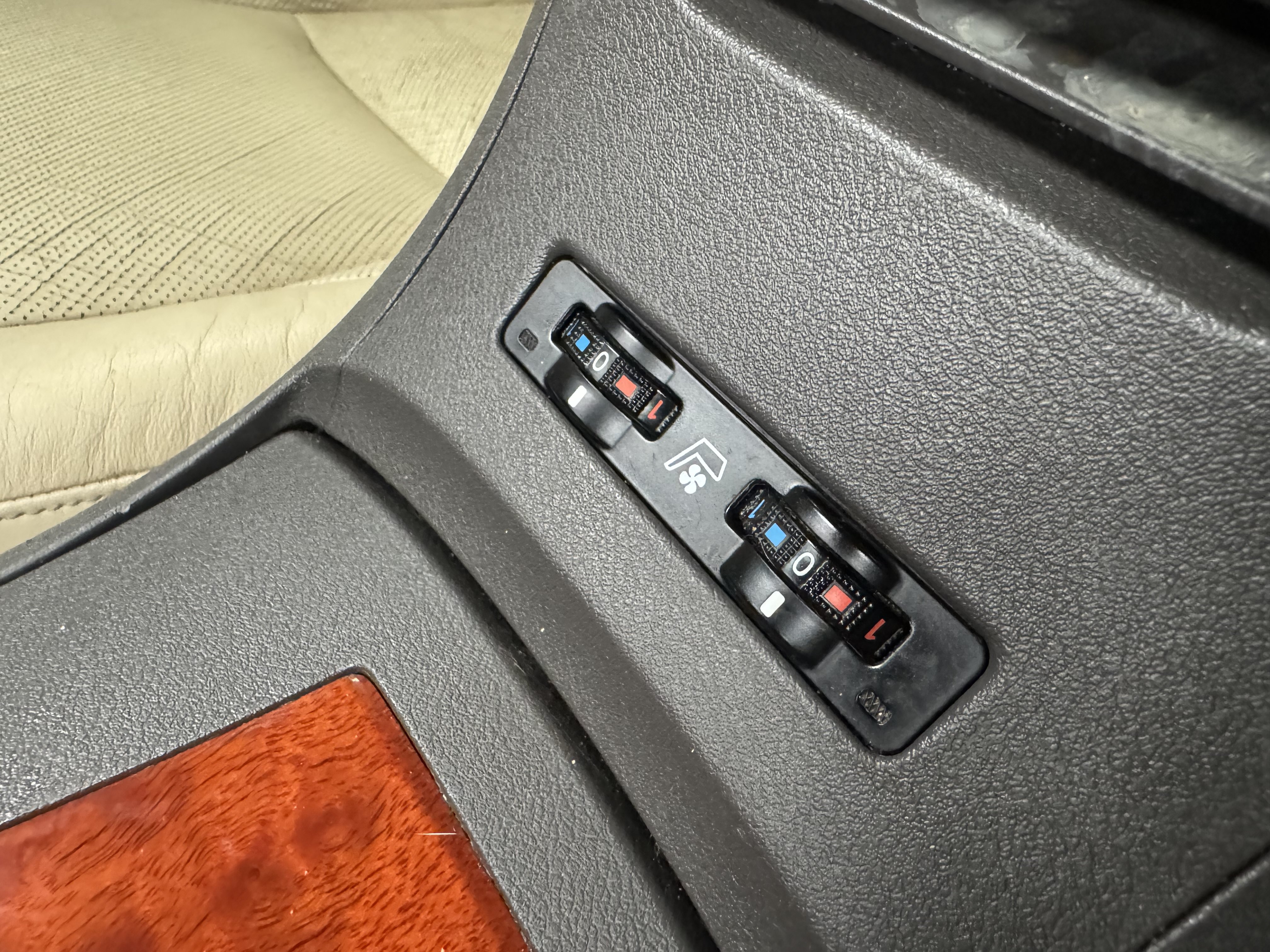 Used 2011 Lexus ES 350 FWD image 13