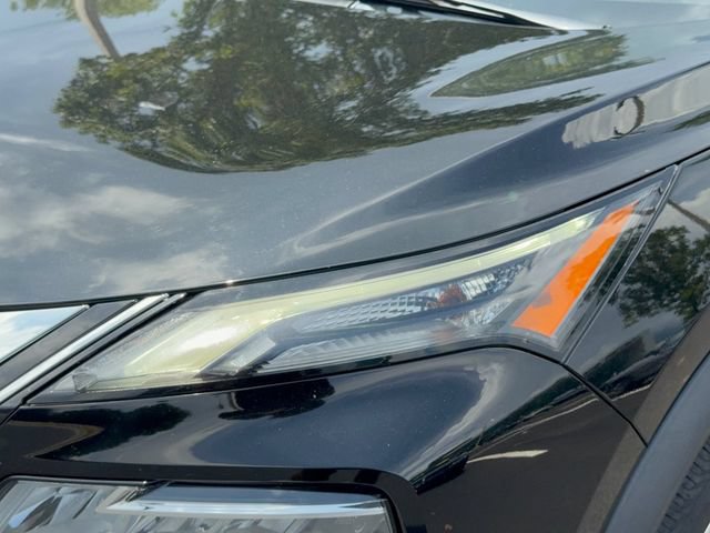 Used 2022 Nissan Rogue SV FWD image 9