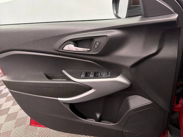 Used 2026 Chevrolet Trax RS w/ Sunroof Package FWD image 28