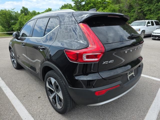 Used 2024 Volvo XC40 B5 Plus AWD/4WD image 3
