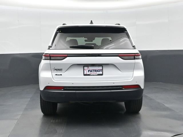 Used 2025 Jeep Grand Cherokee Altitude AWD/4WD image 5