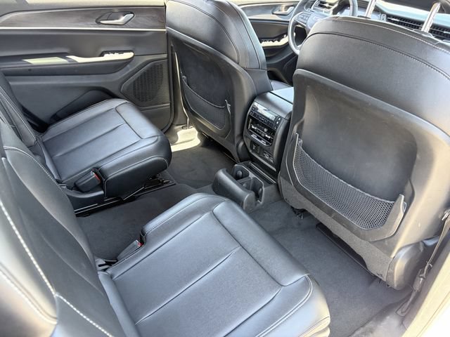 Used 2023 Jeep Grand Cherokee L Limited AWD/4WD image 15