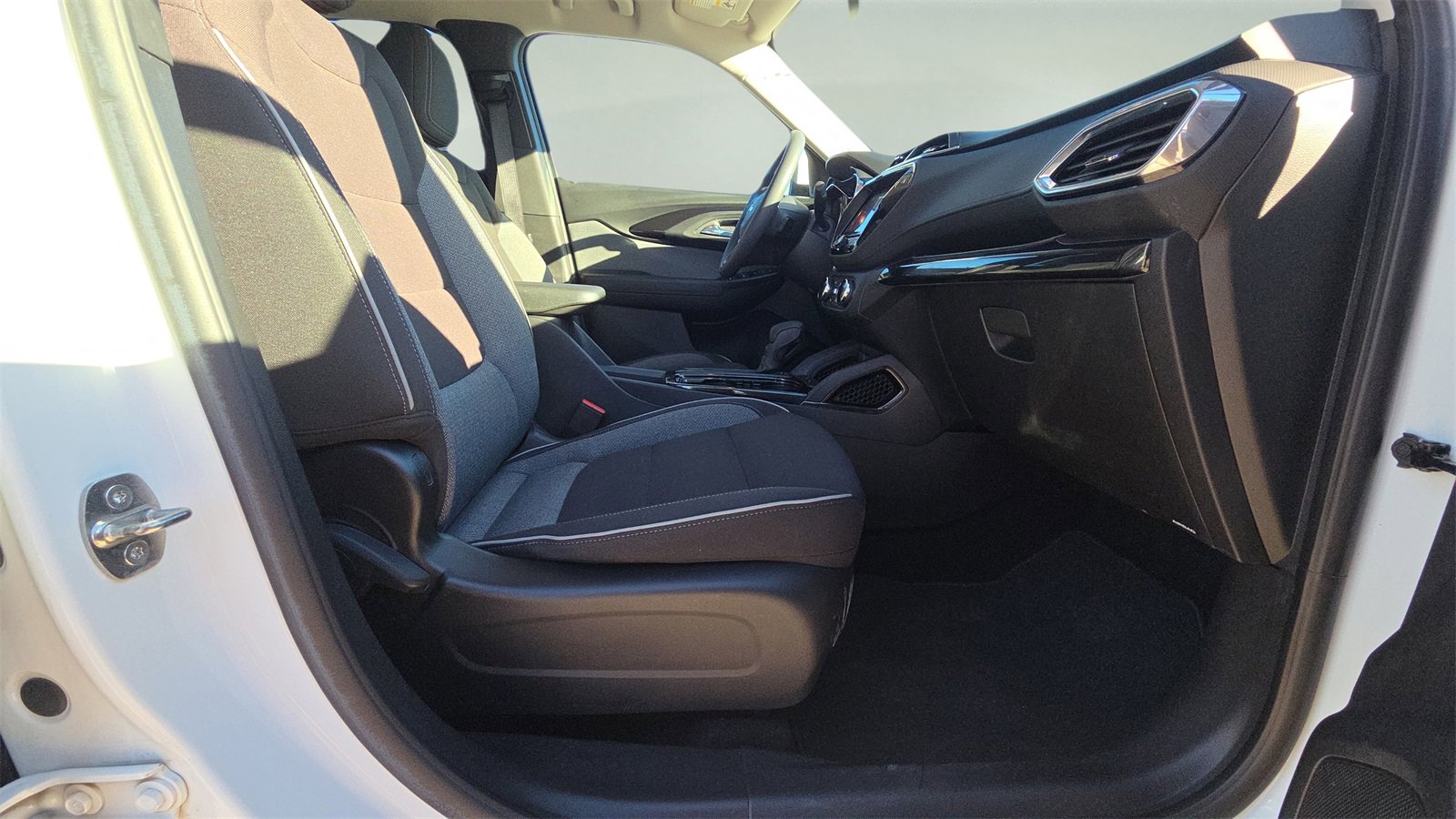 Used 2022 Chevrolet TrailBlazer LT w/ Convenience Package image 13