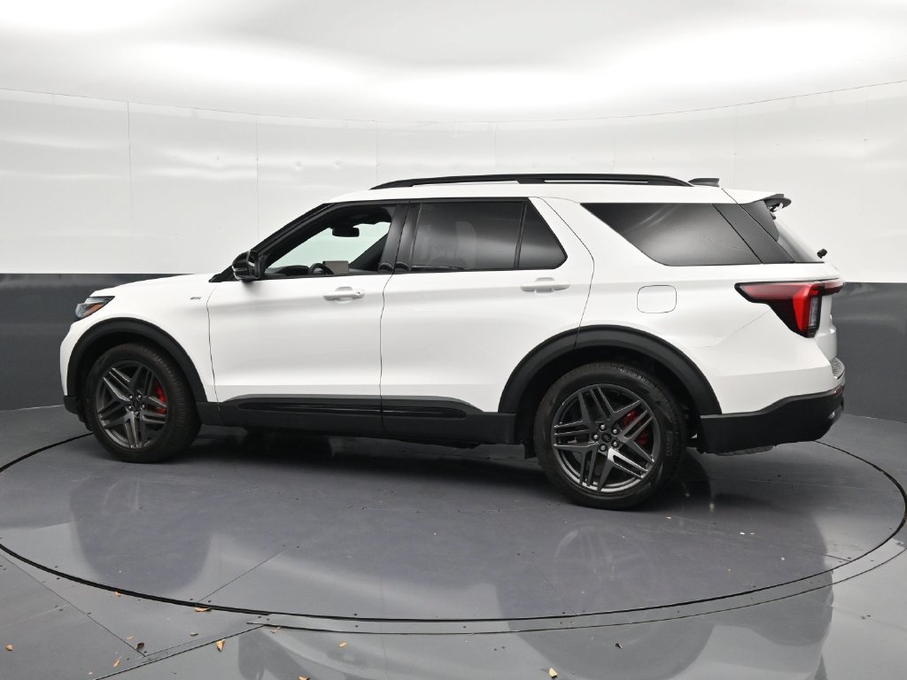 Used 2026 Ford Explorer ST-Line w/ ST-Line Street Pack RWD image 8