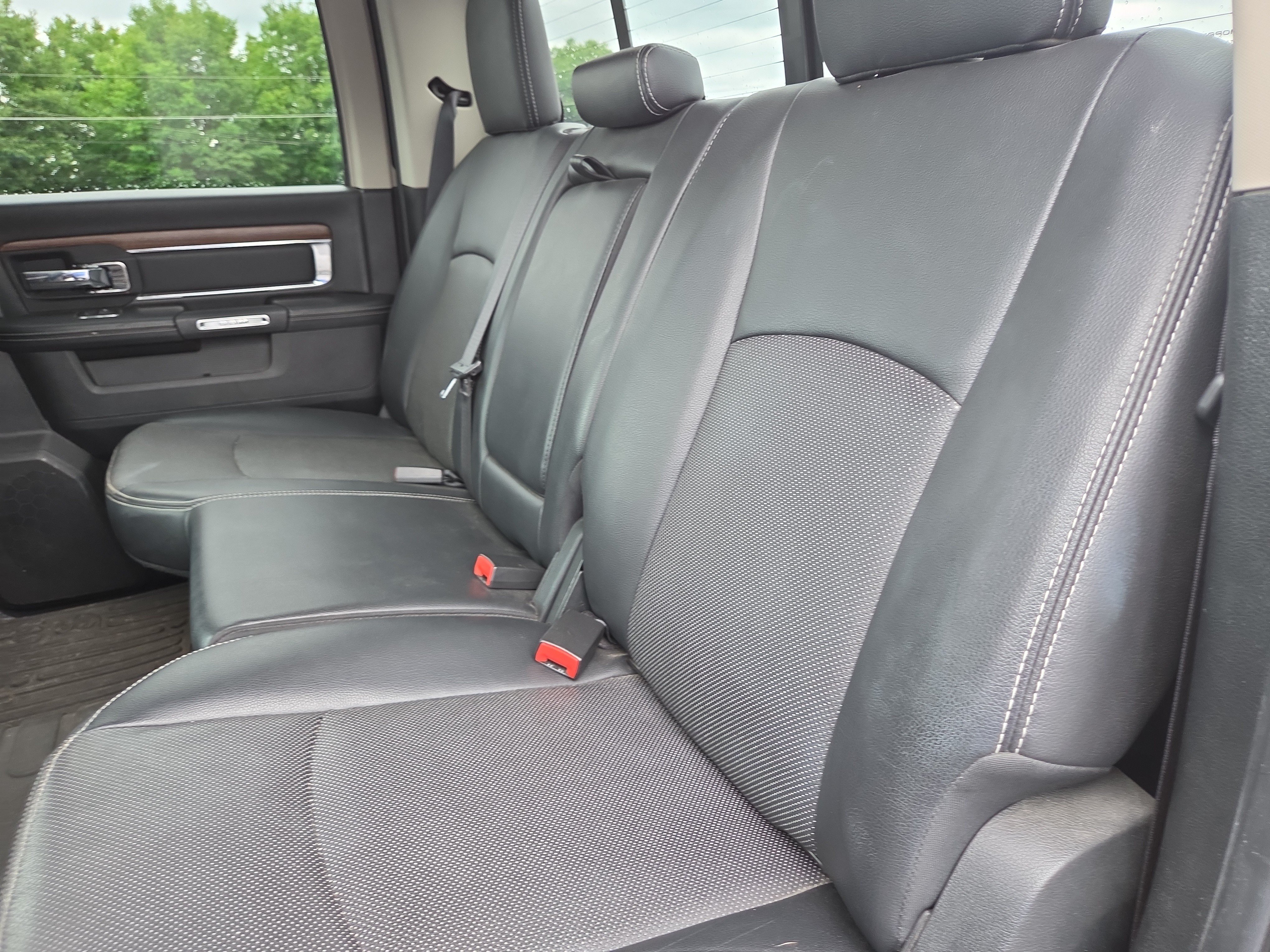 Used 2017 RAM 1500 Laramie w/ Convenience Group AWD/4WD image 10