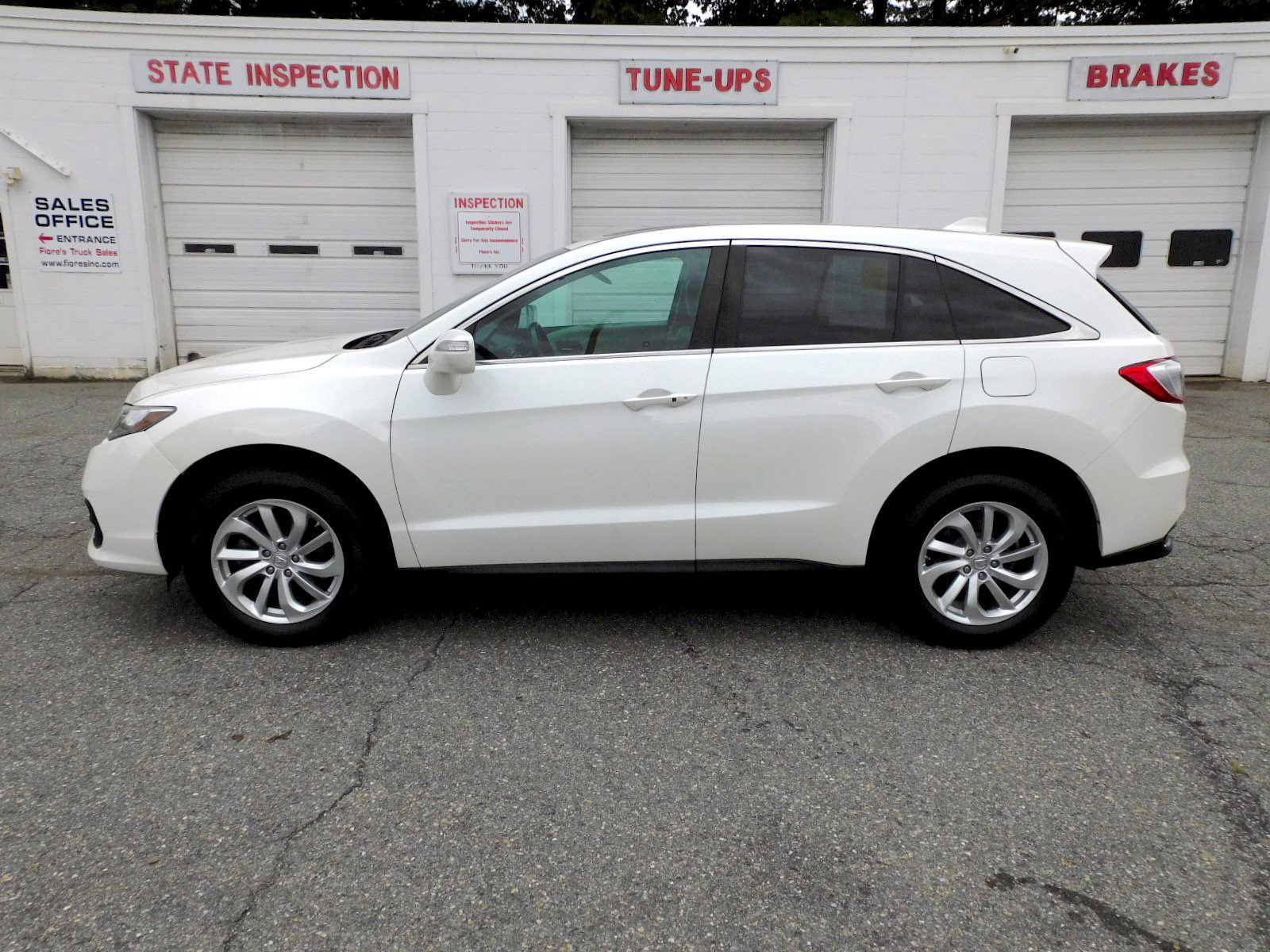Used 2018 Acura RDX AWD image 2