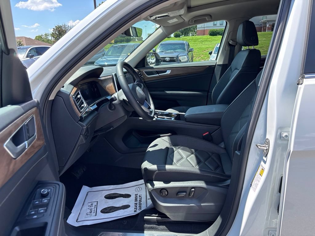 Used 2026 Volkswagen Atlas SE w/ Panoramic Sunroof Package FWD image 15