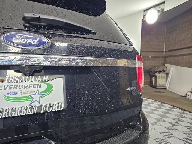 Used 2019 Ford Explorer XLT w/ Equipment Group 201A AWD/4WD image 17