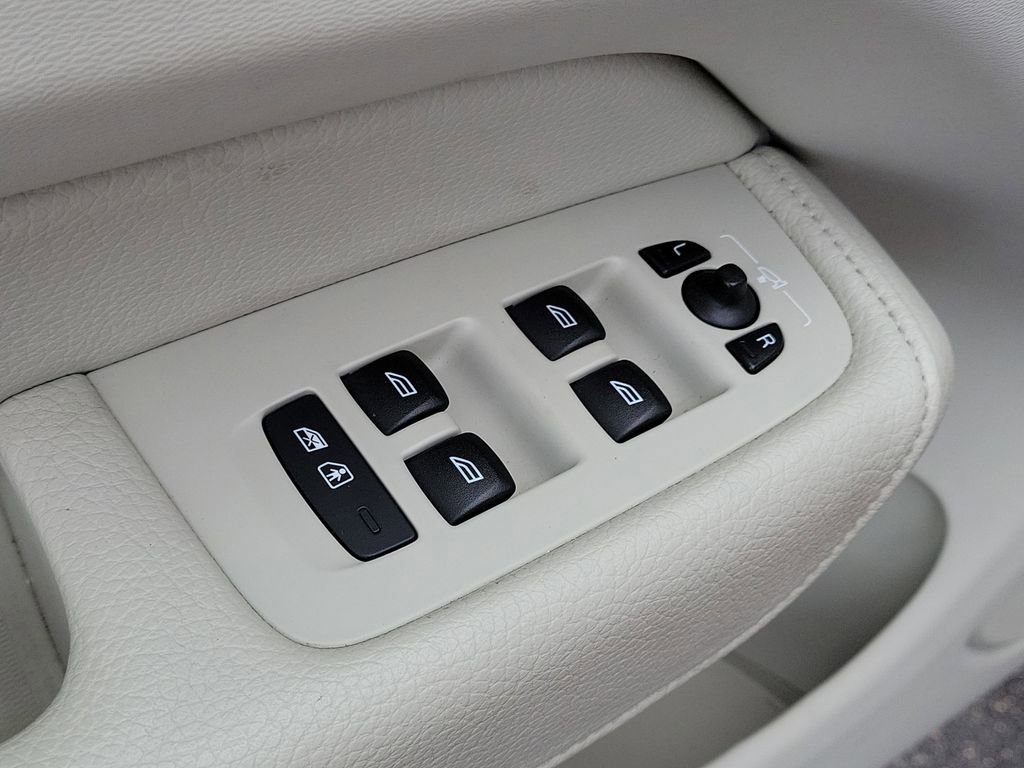 Used 2018 Volvo XC60 T5 Inscription w/ Convenience Package image 20