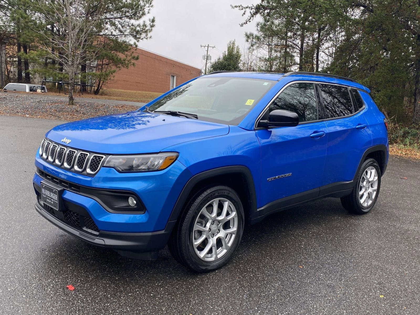 Used 2023 Jeep Compass Latitude w/ Sun and Sound Group image 3