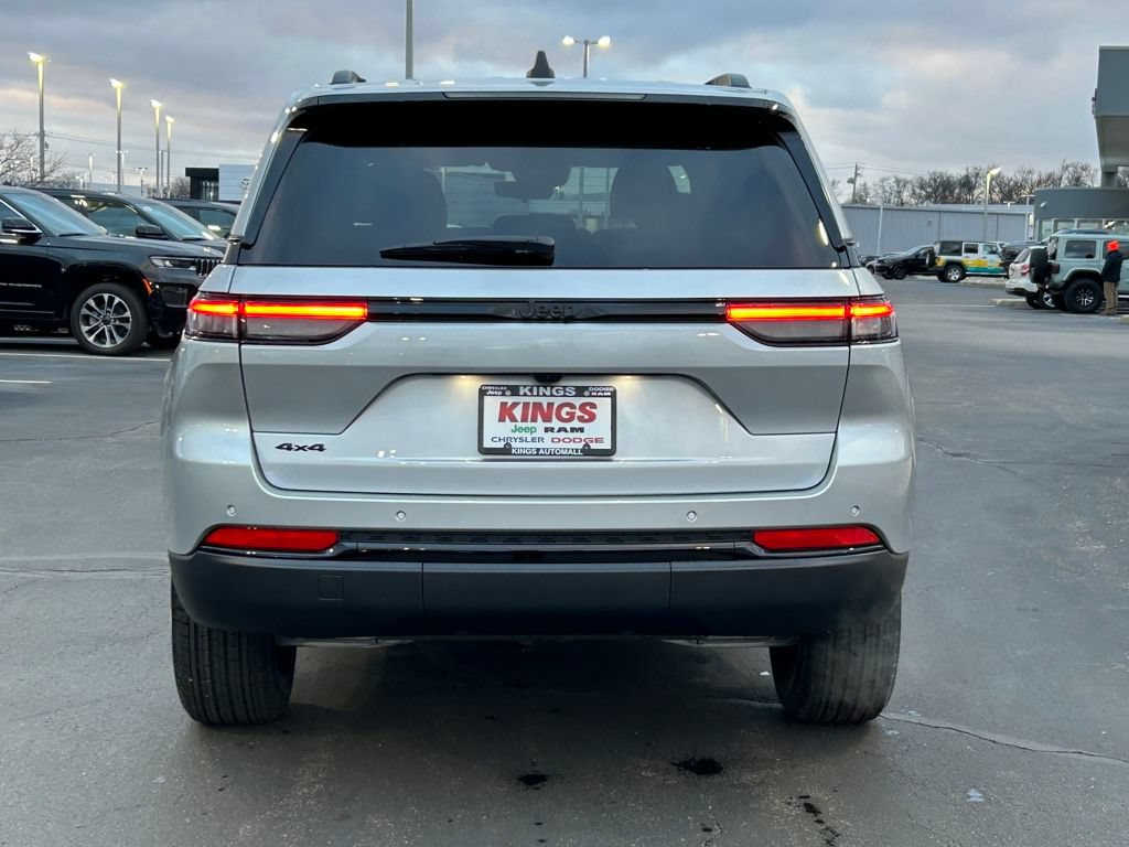 New 2025 Jeep Grand Cherokee 4WD image 6