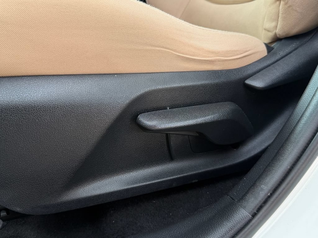 Used 2021 Toyota RAV4 LE FWD image 19