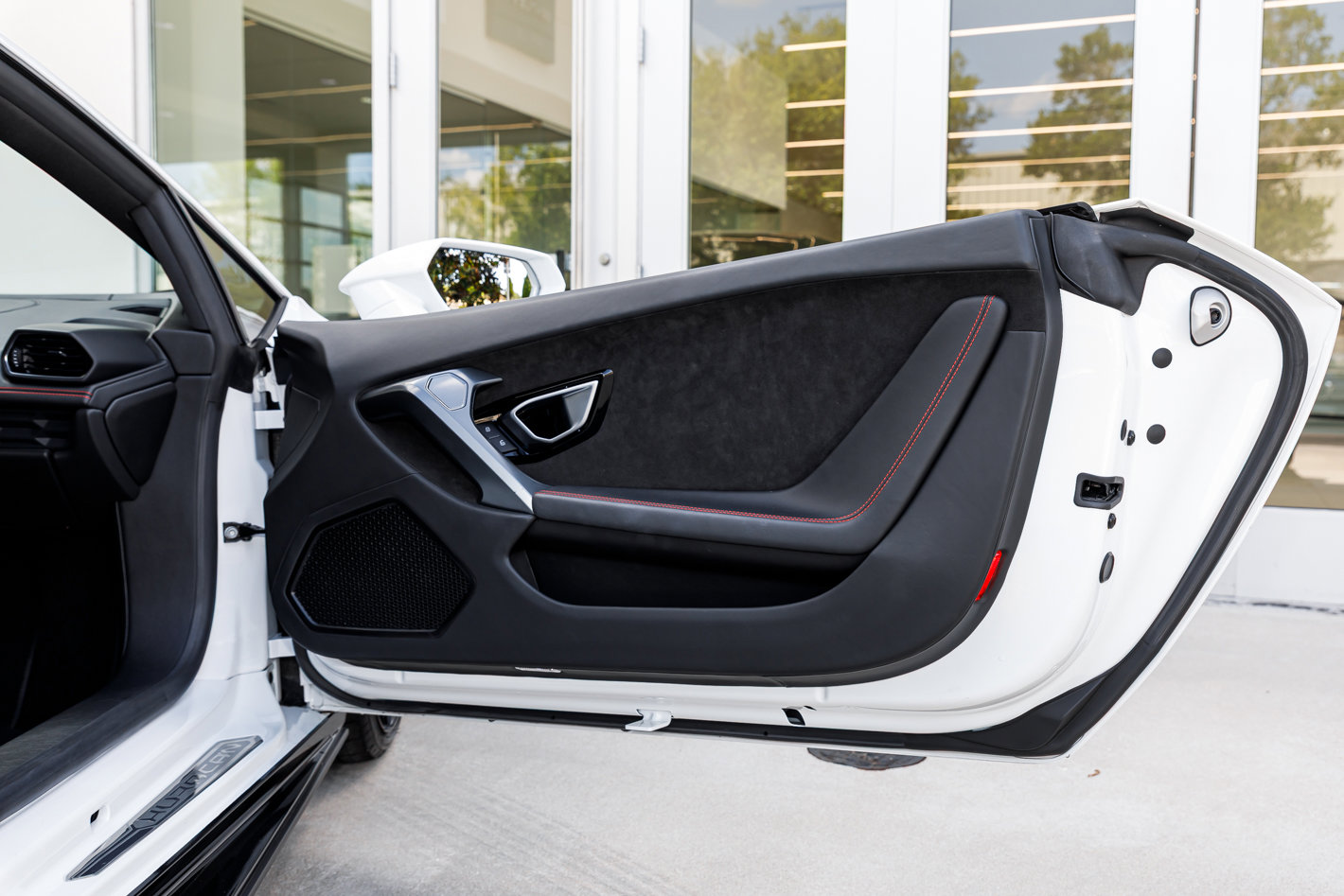 Used 2022 Lamborghini Huracan EVO RWD image 21