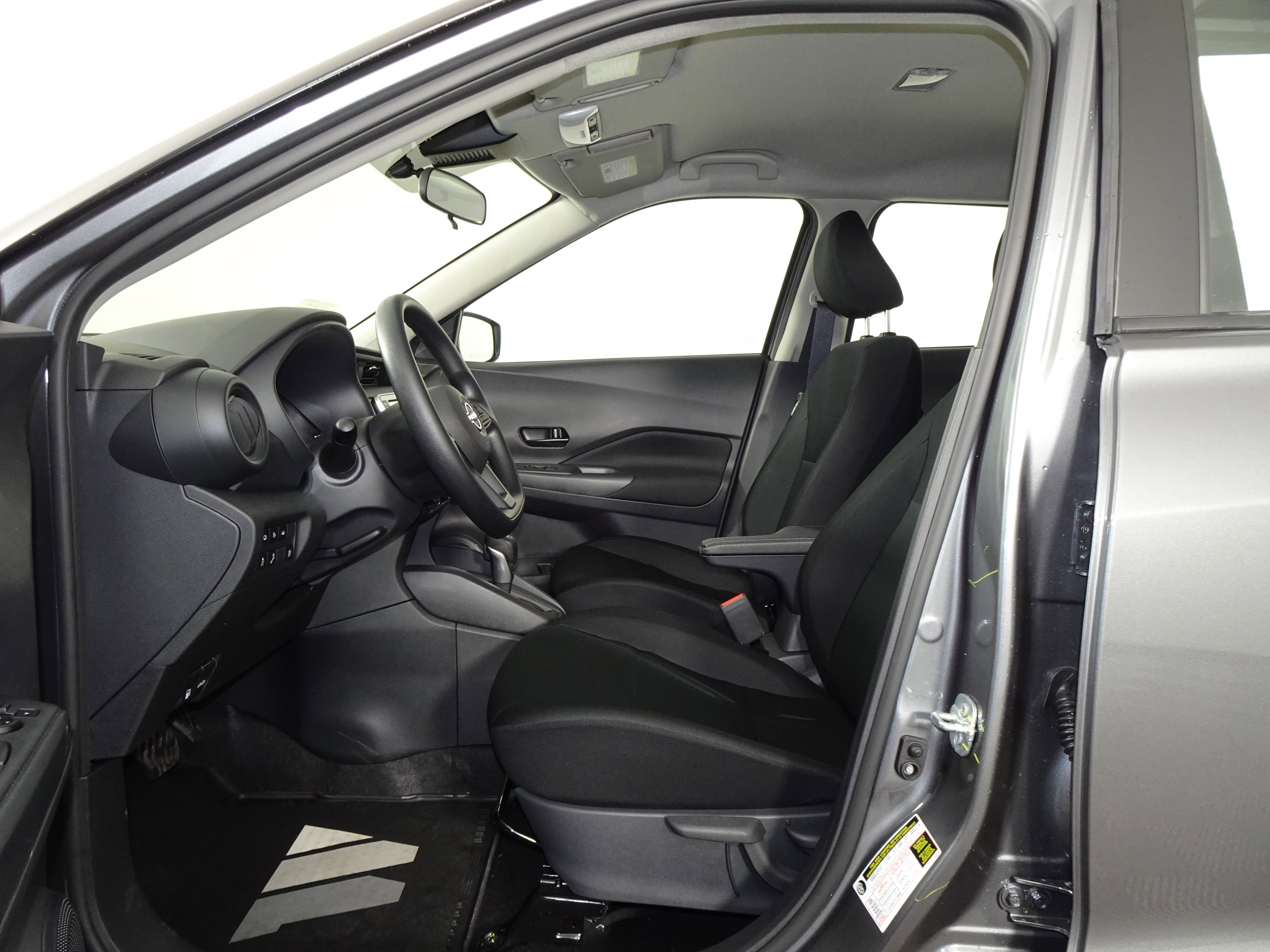 New 2025 Nissan Kicks Play S image 4