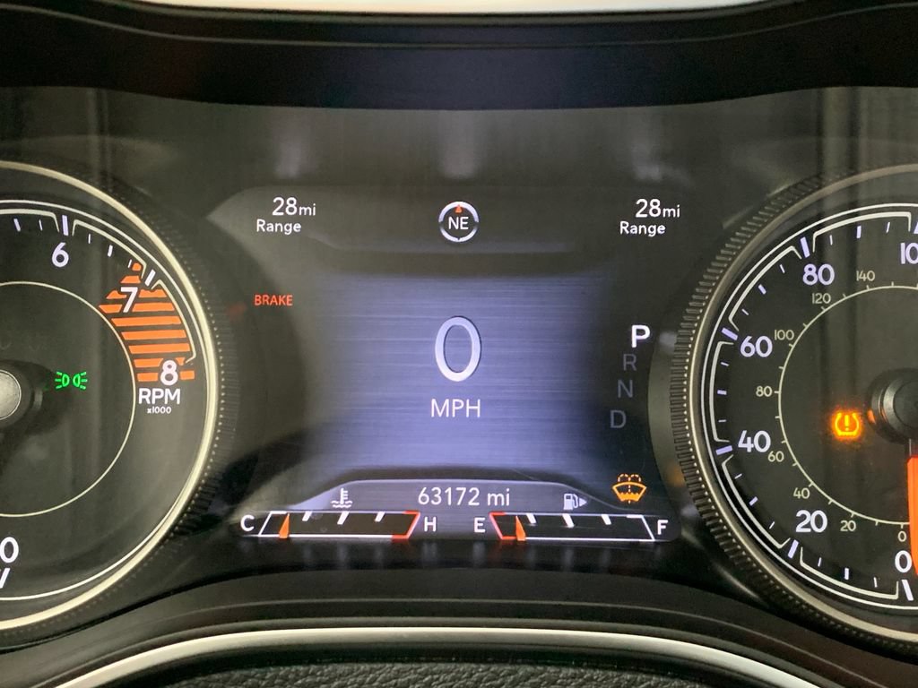 Used 2019 Jeep Cherokee Trailhawk w/ Cold Weather Group AWD/4WD image 32