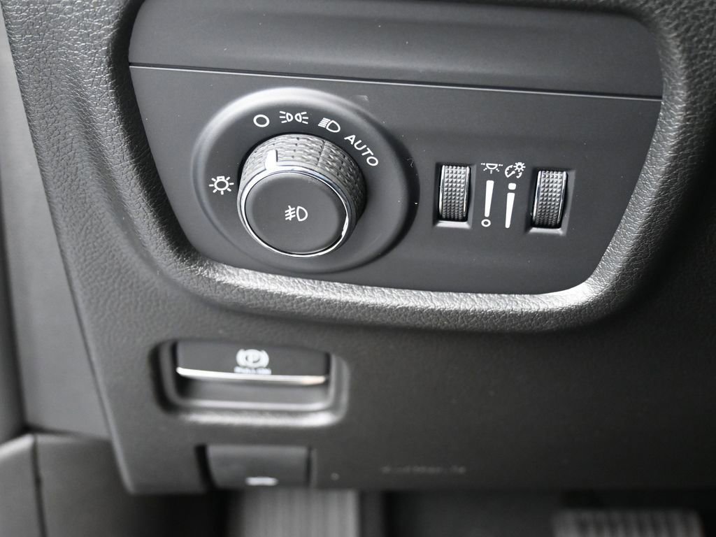 New 2025 Jeep Grand Cherokee Limited w/ Trailer Tow Package image 30