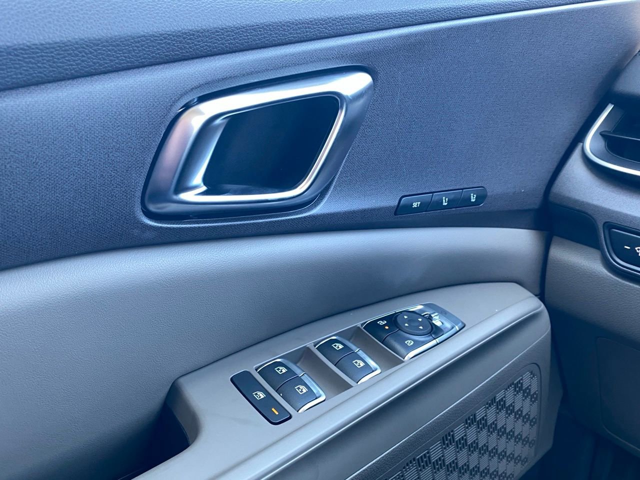 New 2026 Kia Carnival EX FWD image 12