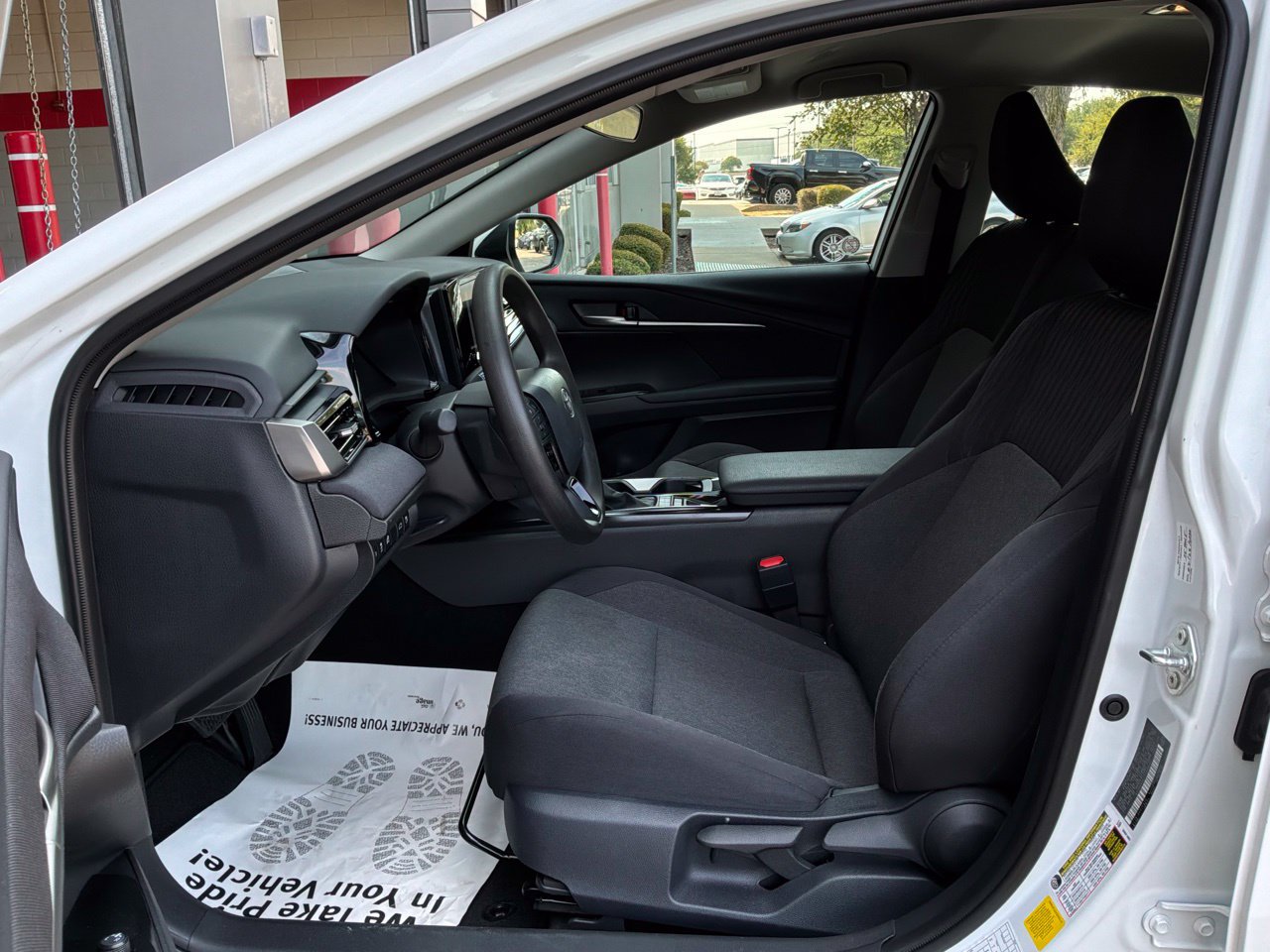 Used 2025 Toyota Camry LE FWD image 4