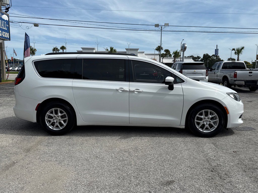 Used 2020 Chrysler Voyager Lxi image 8