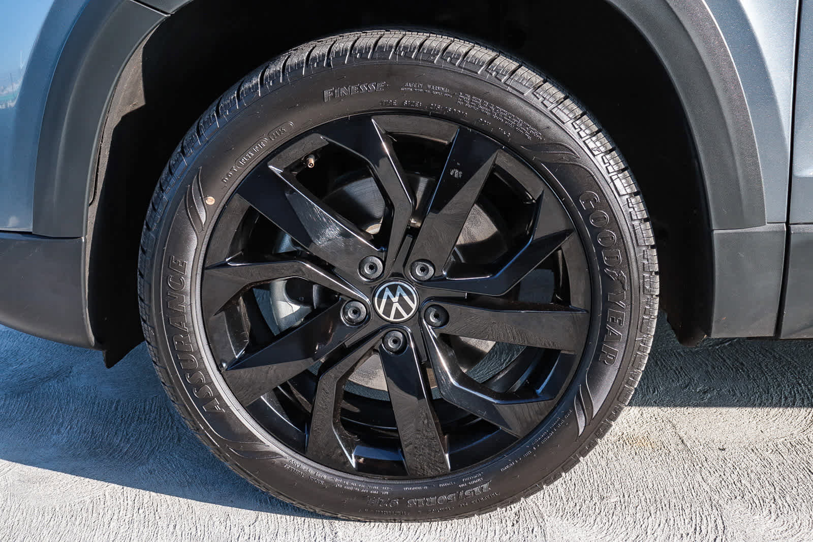 Used 2022 Volkswagen Taos SE w/ Panoramic Sunroof Package image 11