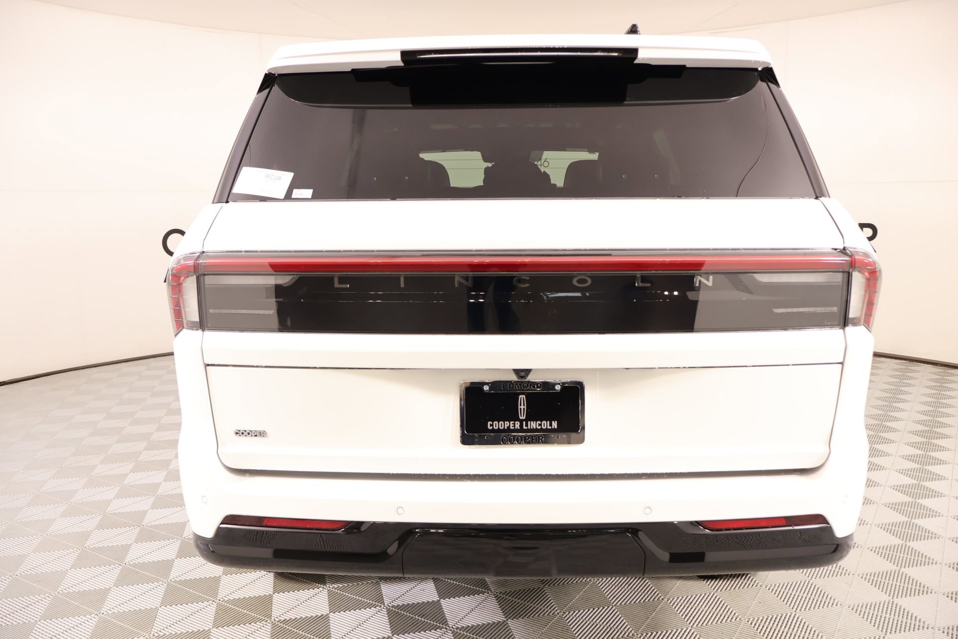 New 2026 Lincoln Navigator Reserve w/ Jet Appearance Package AWD/4WD image 24