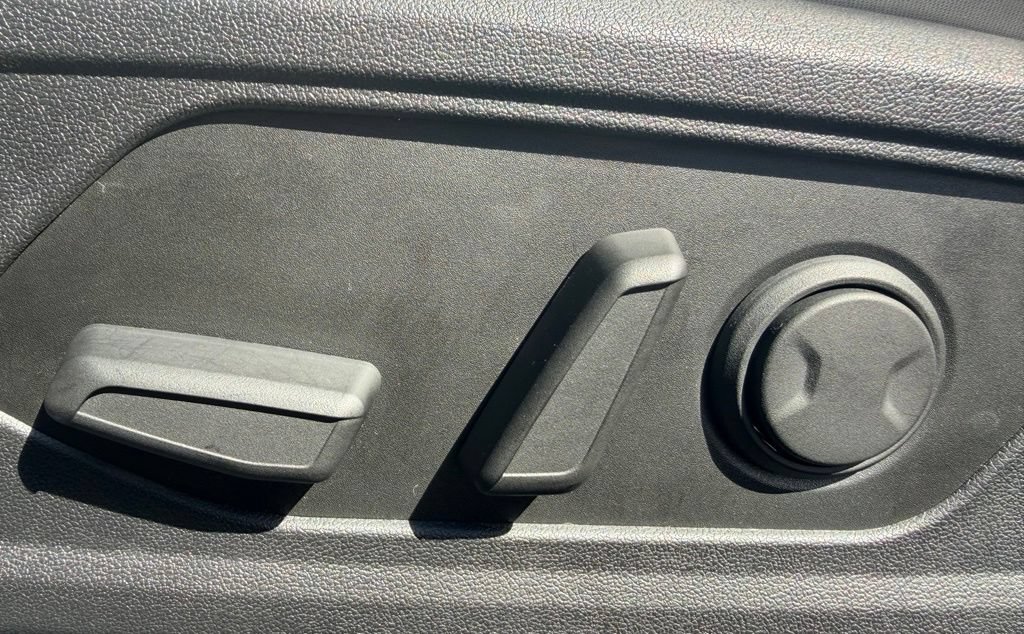 Used 2024 Hyundai Elantra Limited FWD image 20