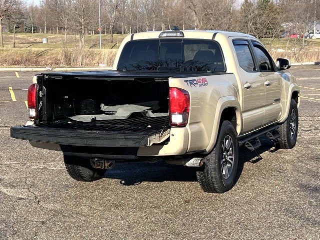 Used 2017 Toyota Tacoma TRD Sport image 11