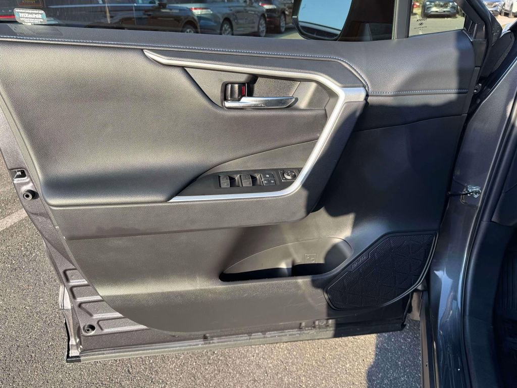 Used 2022 Toyota RAV4 XSE image 18