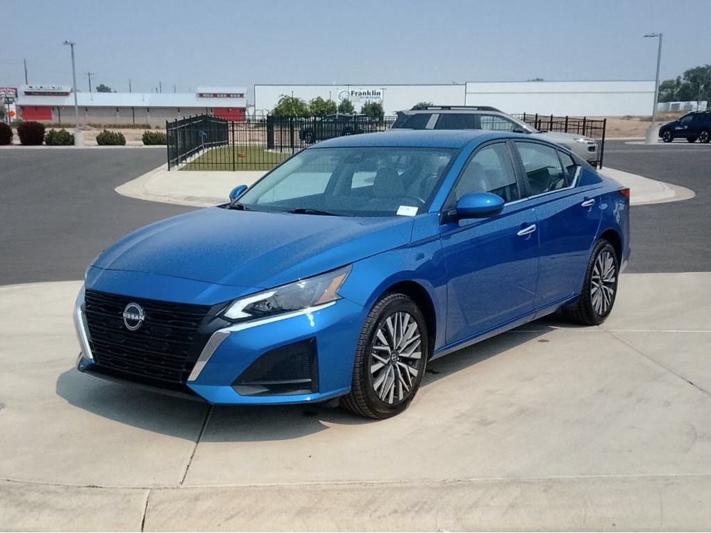 Used 2025 Nissan Altima 2.5 SV w/ SV Premium Package AWD/4WD image 7