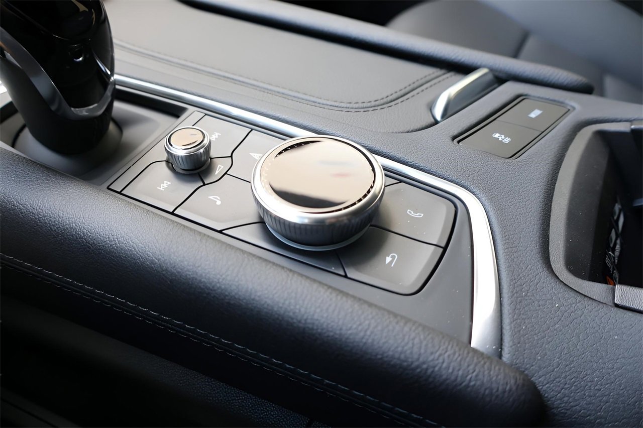 New 2025 Cadillac XT5 Sportv image 26