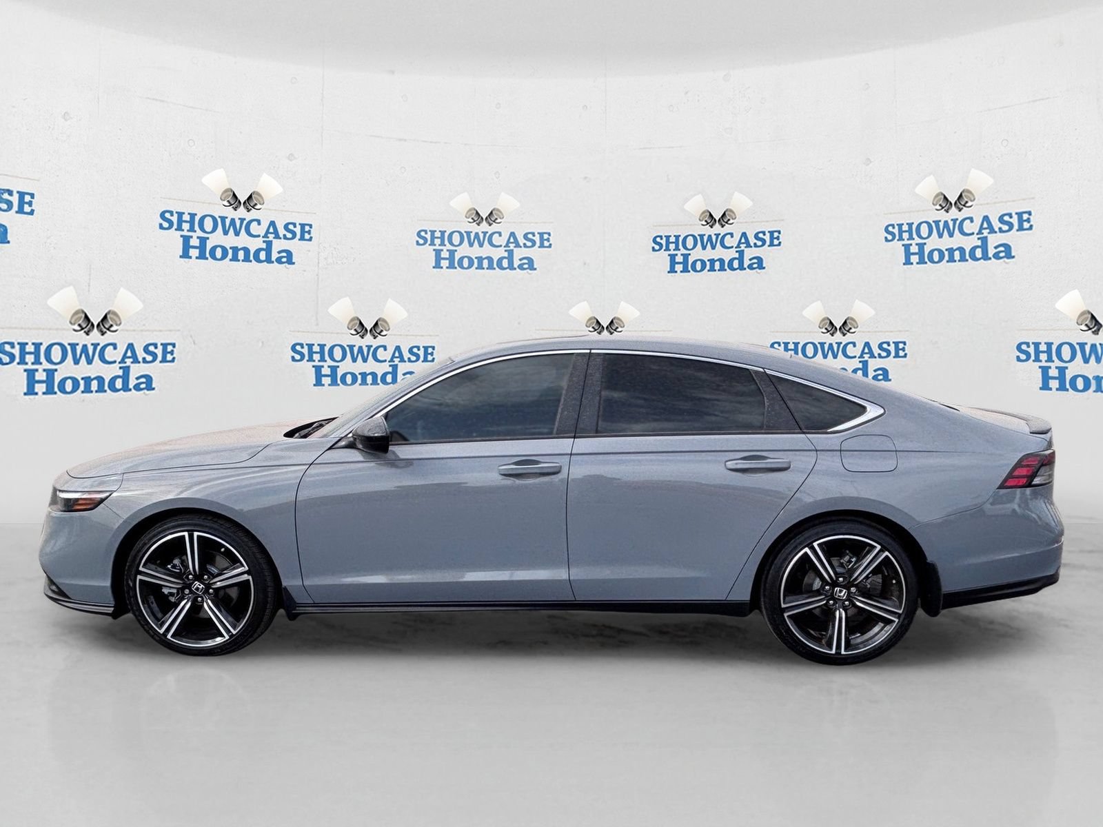 Used 2024 Honda Accord Sport image 4