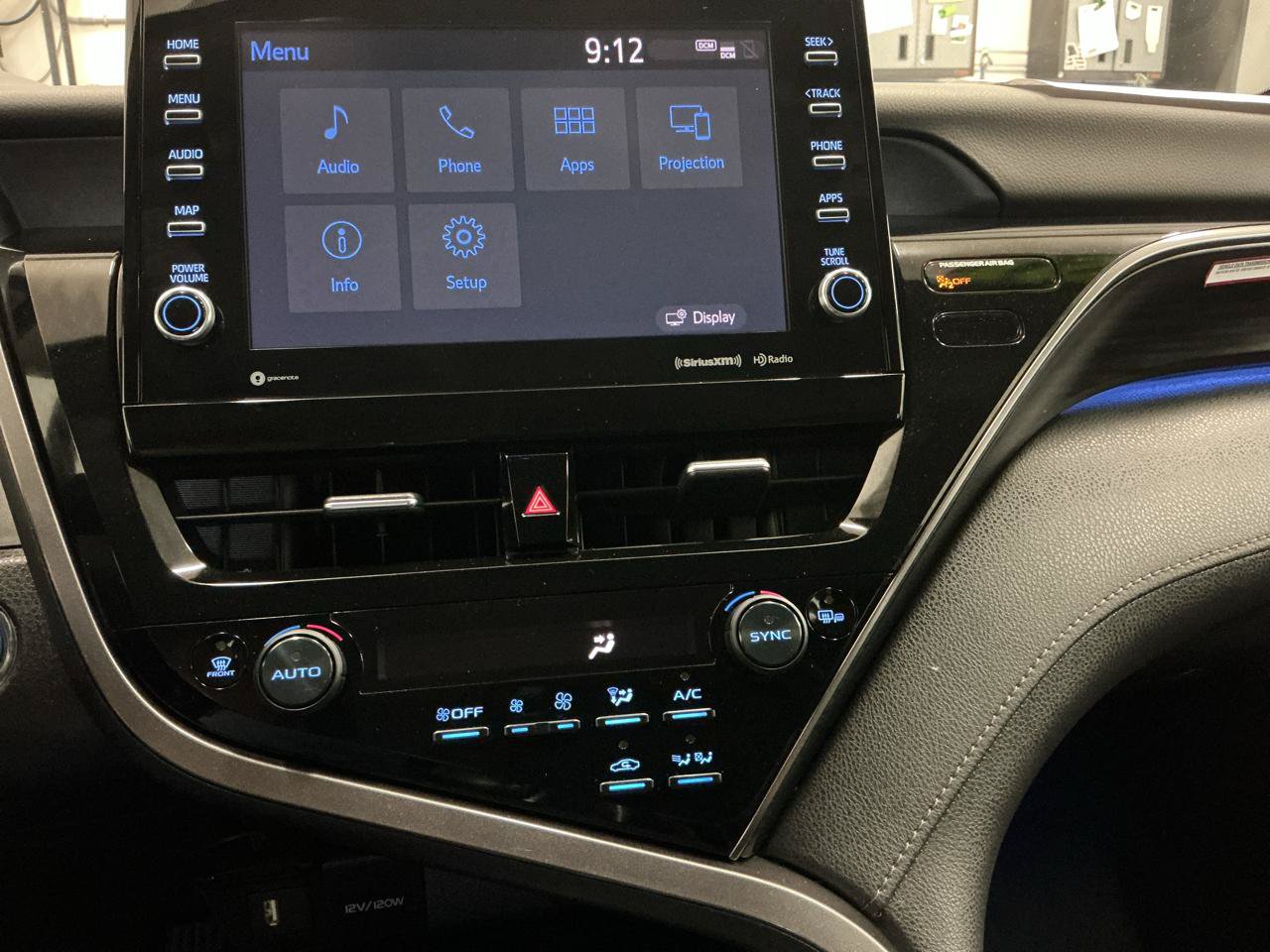 Used 2021 Toyota Camry XLE FWD image 18