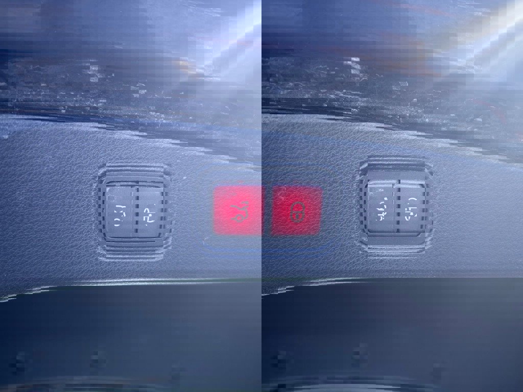 Used 2018 Mercedes-Benz E 400 4MATIC Coupe image 35