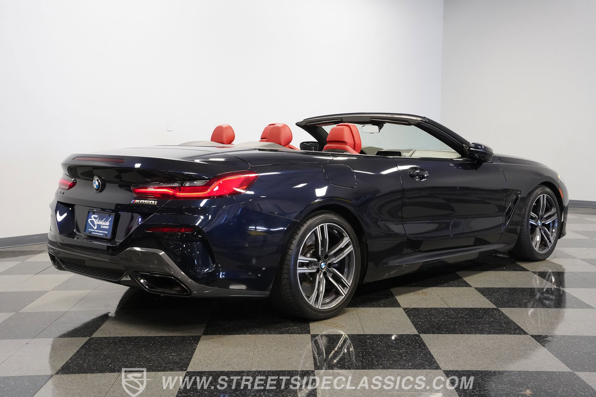 Used 2022 BMW M850i xDrive xDrive Convertible image 12
