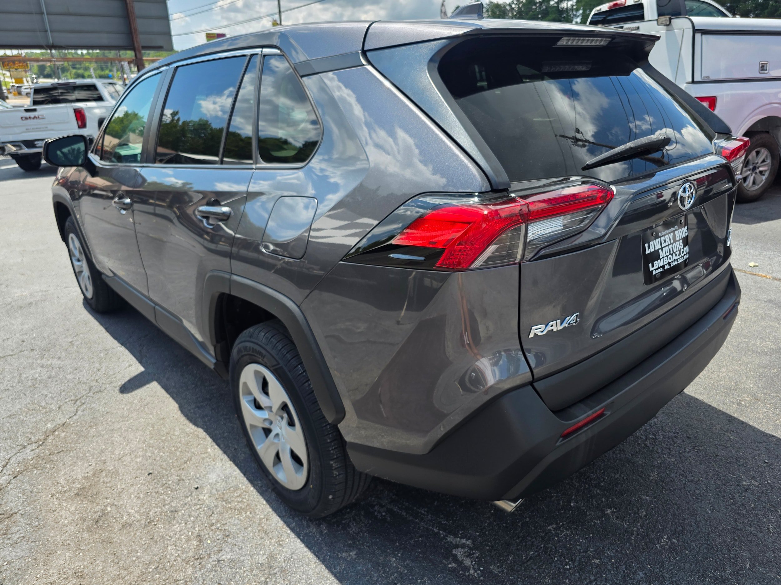 Used 2022 Toyota RAV4 LE w/ Carpet Mat Package (TMS) AWD/4WD image 7