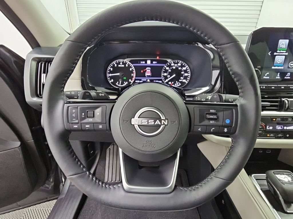 Used 2025 Nissan Pathfinder SL FWD image 23