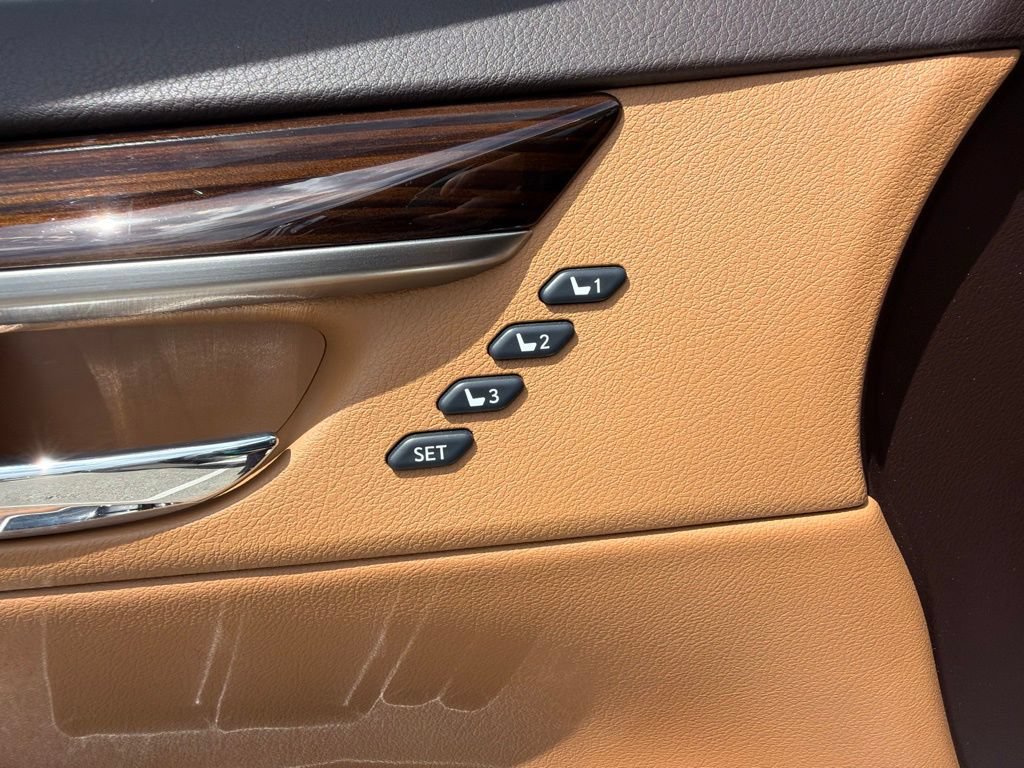 Used 2016 Lexus ES 350 w/ Luxury Package w/Wood Trim FWD image 32