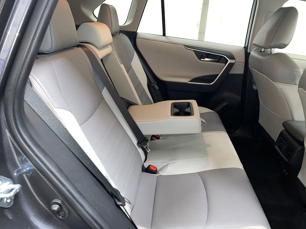 Used 2019 Toyota RAV4 Limited w/ Cold Weather Package FWD image 10
