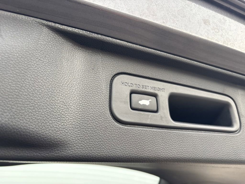 Used 2025 Honda Pilot Touring image 12